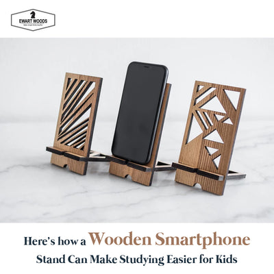 Voici comment un support de smartphone en bois peut rendre l'étude plus facile pour les enfants.