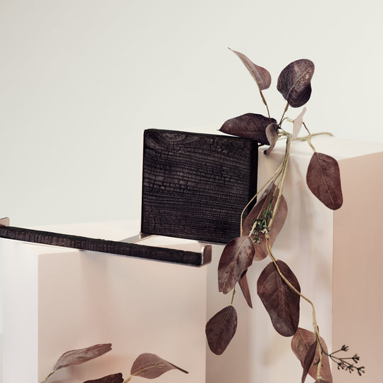 Soporte de papel higiénico de madera quemada