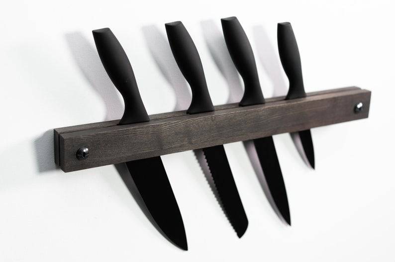 Wall mounted wooden knife holder rack for kitchen knife display and storage
